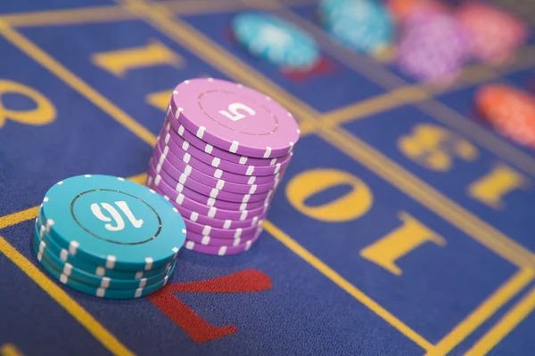inter4d live dealer table view on mobile browser showing blackjack game with dealer feed